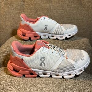 On Women's Cloudflyer Women’s running shoes in a white and coral Size 7.5